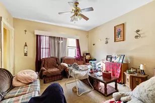 1924 W Grant St, Milwaukee, WI 53215 - Photo 4