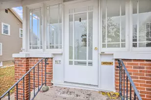 917 N 6th St, Manitowoc, WI 54220 - Photo 2