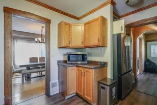 917 N 6th St, Manitowoc, WI 54220 - Photo 12