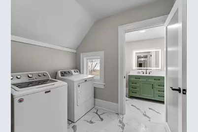 711 N 10th St, Manitowoc, WI 54220 - Photo 42