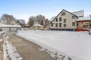 711 N 10th St, Manitowoc, WI 54220 - Photo 4
