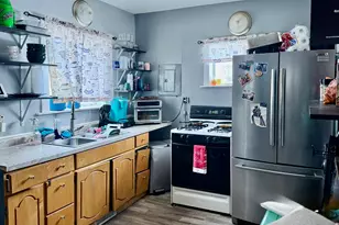 717 Hubbard St, Racine, WI 53402 - Photo 2