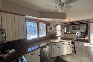 W53N813 Manchester Square, Cedarburg, WI 53012 - Photo 2