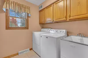 909 Country Club Ln, Fond du Lac, WI 54935 - Photo 24