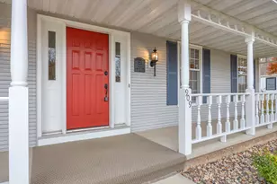 909 Country Club Ln, Fond du Lac, WI 54935 - Photo 4