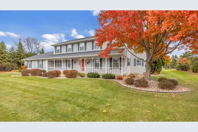 909  Country Club Ln, Fond du Lac, WI 54935 - Photo 1