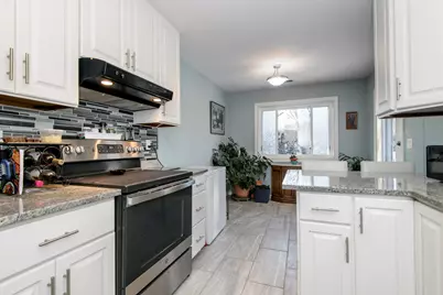 323  Riverview Dr, Delafield, WI 53018 - Photo 16