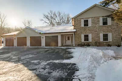 323  Riverview Dr, Delafield, WI 53018 - Photo 2
