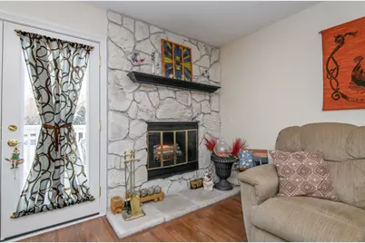 323  Riverview Dr #4, Delafield, WI 53018 - Photo 8