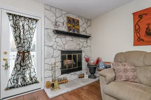 323 Riverview Dr, Delafield, WI 53018 - Photo 8