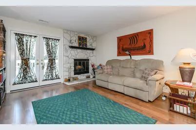 323  Riverview Dr, Delafield, WI 53018 - Photo 8