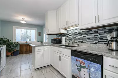 323  Riverview Dr #4, Delafield, WI 53018 - Photo 14