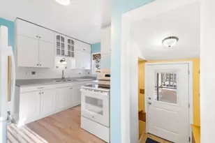 4654 S 48th St, Greenfield, WI 53220 - Photo 6