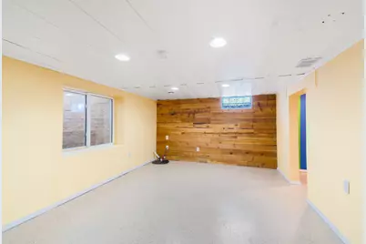 4654 S 48th St, Greenfield, WI 53220 - Photo 12