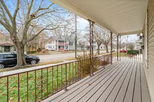 208 W Chestnut St, Burlington, WI 53105 - Photo 4