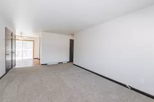 723 Princeton Ct, Hartland, WI 53029 - Photo 6