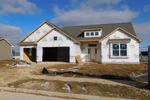 708 N Sparrow Wy, Grafton, WI 53024 - Photo 2