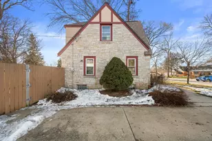 6218 N 105th St, Milwaukee, WI 53225 - Photo 4