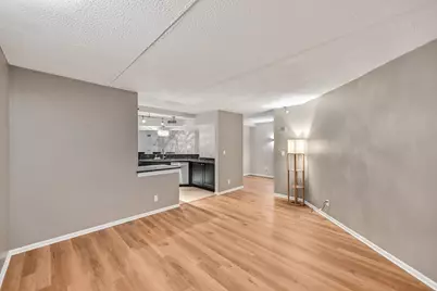 270 E Highland Ave #1011, Milwaukee, WI 53202 - Photo 4