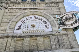 270 E Highland Ave, Milwaukee, WI 53202 - Photo 38