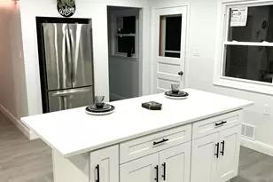 5918 N 72nd St, Milwaukee, WI 53218 - Photo 6