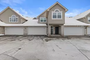 9056 W Elm Ct, Franklin, WI 53132 - Photo 2