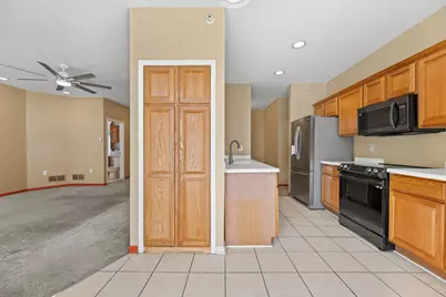 9056 W Elm Ct #B, Franklin, WI 53132 - Photo 8