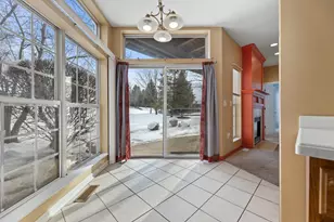 9056 W Elm Ct, Franklin, WI 53132 - Photo 6