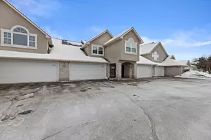 9056 W Elm Ct, Franklin, WI 53132 - Photo 1