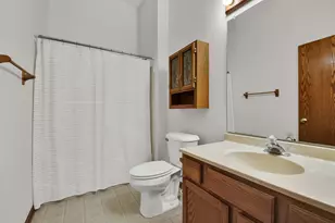 10320 W Whitnall Edge Circle, Franklin, WI 53132 - Photo 14