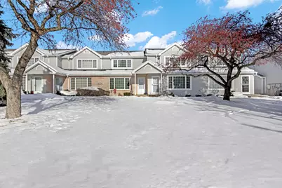 10320 W Whitnall Edge Cir #A, Franklin, WI 53132 - Photo 4