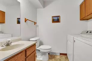 10320 W Whitnall Edge Circle, Franklin, WI 53132 - Photo 12