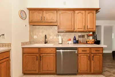 5075 W Colonial Ct, Greenfield, WI 53220 - Photo 16