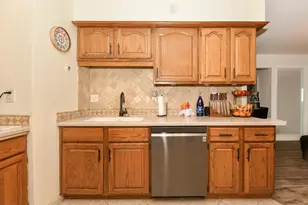 5075 W Colonial Ct, Greenfield, WI 53220 - Photo 16