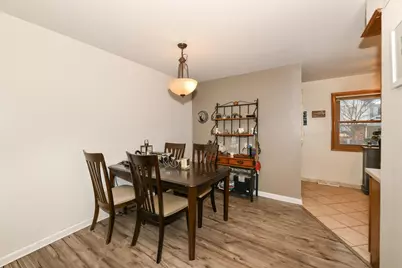 5075 W Colonial Ct, Greenfield, WI 53220 - Photo 6