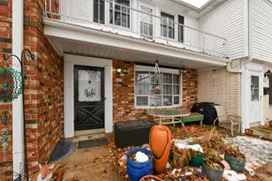 5075 W Colonial Ct, Greenfield, WI 53220 - Photo 2