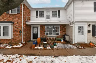 5075 W Colonial Ct, Greenfield, WI 53220 - Photo 12