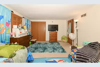 5075 W Colonial Ct, Greenfield, WI 53220 - Photo 18