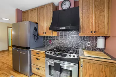 1806  Patricia Ln, Waukesha, WI 53188 - Photo 10