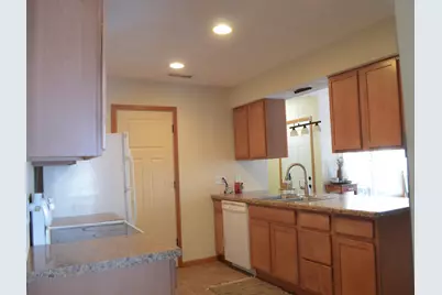 2635  Edgewood Dr #63, Beloit, WI 53511 - Photo 8