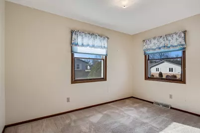 3447  Linbridge Ct, La Crosse, WI 54601 - Photo 8