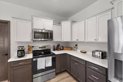 116  Four Seasons Ln, Kewaskum, WI 53040 - Photo 8