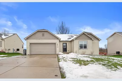 228 W Haven Dr, Watertown, WI 53094 - Photo 2