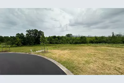 3760 W Club Cir, Mequon, WI 53092 - Photo 4