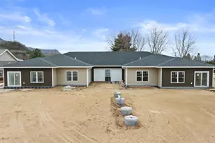 W7674 Castle Mound Rd, Holland, WI 54636 - Photo 6