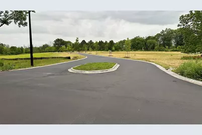 3720 W Club Cir, Mequon, WI 53092 - Photo 4