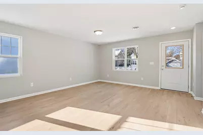 415  Oakland Ave, Waukesha, WI 53186 - Photo 4