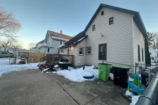 136 Gould St, Beaver Dam, WI 53916 - Photo 4