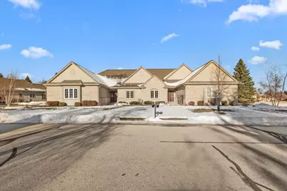 N58W5232  Highland Crossings Cir, Cedarburg, WI 53012 - Photo 4