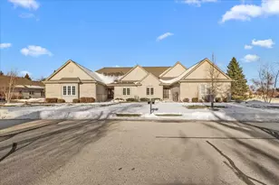 N58W5232 Highland Crossings Cir, Cedarburg, WI 53012 - Photo 4